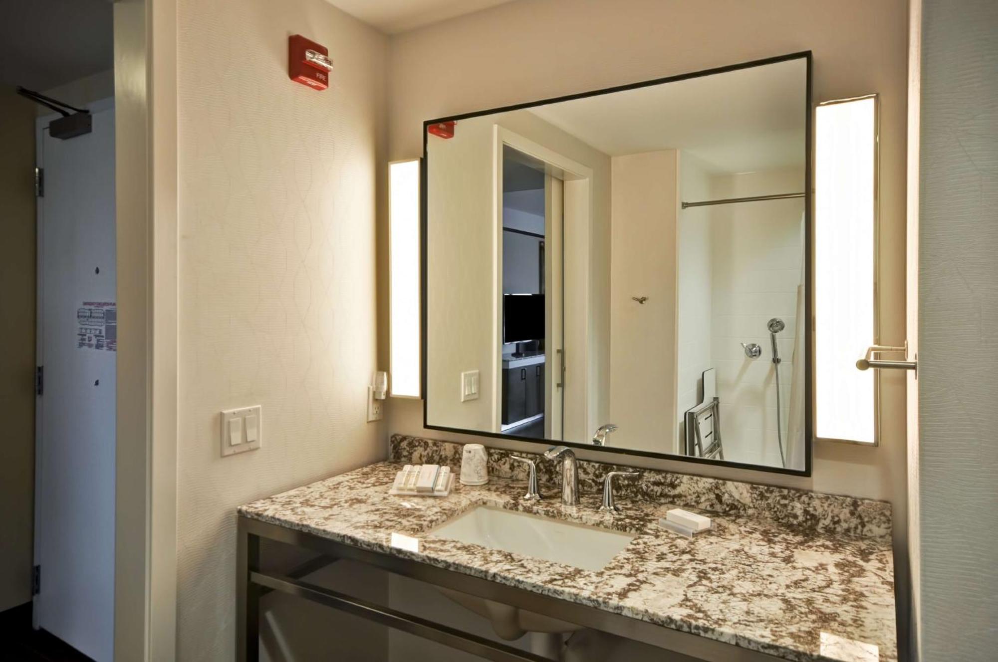 Hilton Garden Inn Detroit Troy Extérieur photo